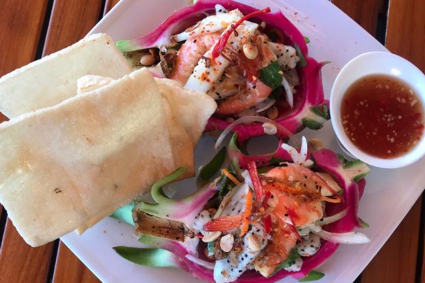 Đặc sản Phan Thiết - gỏi thanh long cua