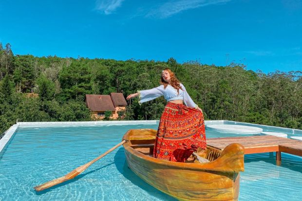 Fresh Garden Đà Lạt - Hồ nước xanh biếc