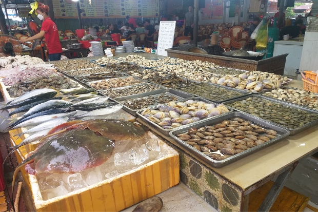 Hồ Tràm có gì chơi - Chợ hải sản Hồ Tràm