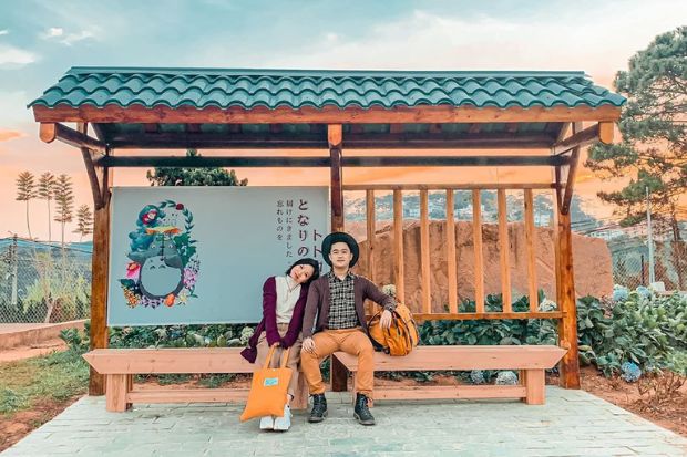 Khu du lịch lá phong Đà Lạt - Du khách check-in