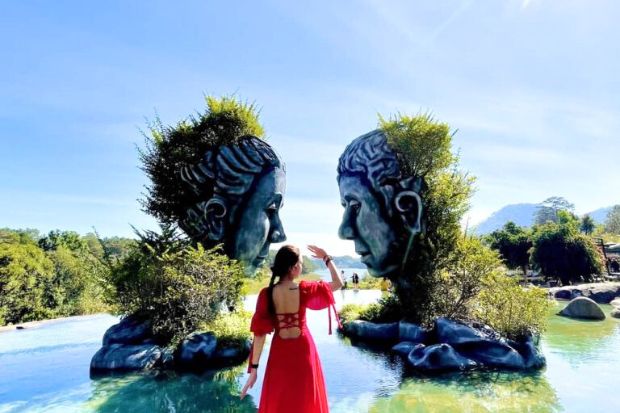 Làng đất sét Đà Lạt - Hồ vô cực