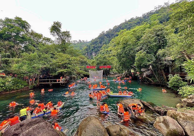 vé máy bay đi Đồng Hới