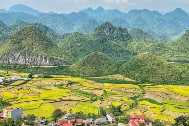 N&uacute;i đ&ocirc;i Quản Bạ - G&oacute;c nh&igrave;n tr&ecirc;n cao