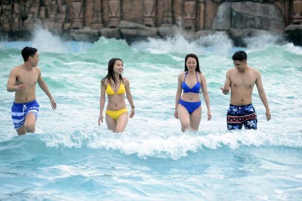 review c&ocirc;ng vi&ecirc;n nước hạ long - s&oacute;ng thần