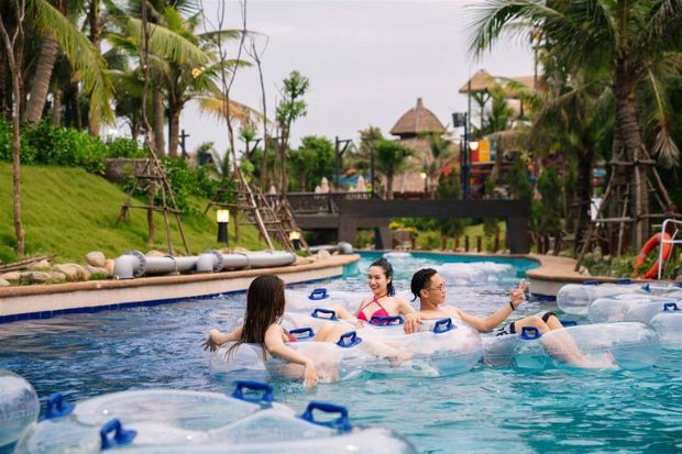 review c&ocirc;ng vi&ecirc;n nước hạ long - di chuyển