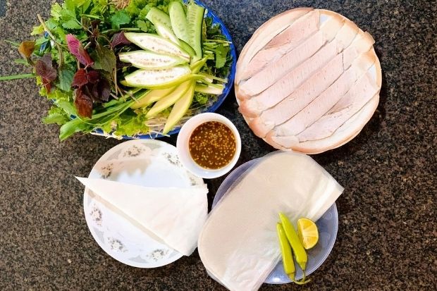 review du lịch đ&agrave; nẵng 3n2đ - b&aacute;nh tr&aacute;ng cuốn thịt heo