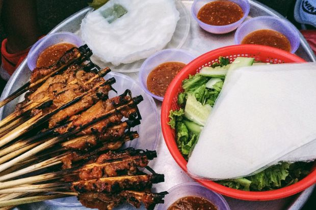 sử dụng combo hội an tiết kiệm chi ph&iacute; - b&aacute;nh tr&aacute;ng cuốn thịt nướng