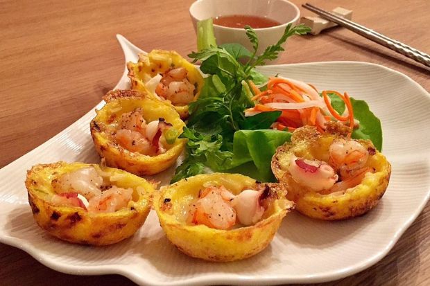 Trải nghiệm du lịch Vũng T&agrave;u gi&aacute; rẻ với combo - b&aacute;nh khọt