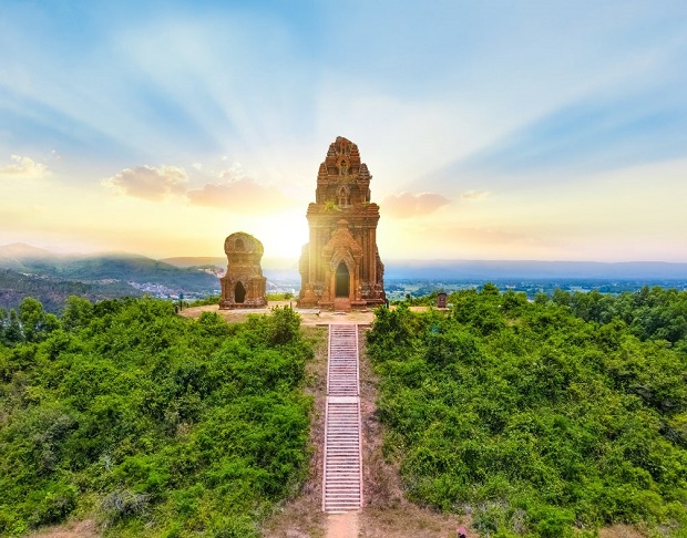 vé máy bay đi Quy Nhơn tháng 9