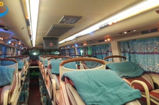 xe đi Đ&agrave; Lạt - cảnh hoa