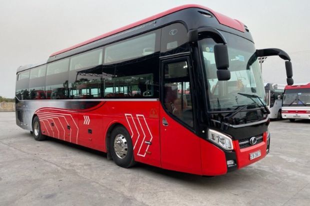 xe đi Đ&agrave; Nẵng - h&ugrave;ng định