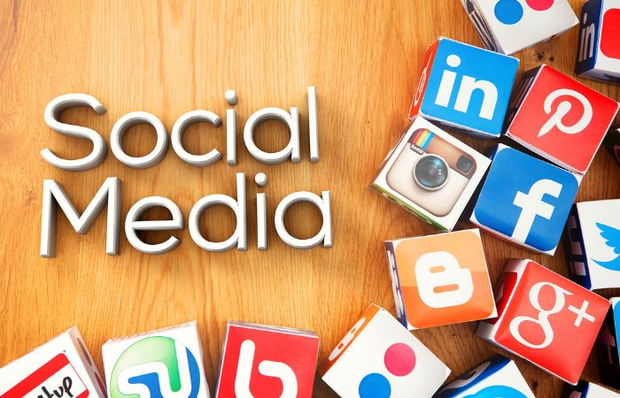 tìm việc trên trang mạng xã hội