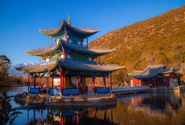 công viên hắc long đàm - đền thần rồng