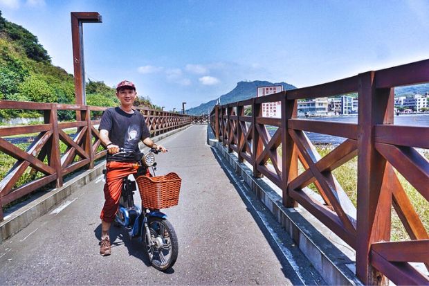 Đảo Cijin - Hành lang gỗ dọc bờ biển Dù đi xe điện hay xe đạp trên đảo Cijin c