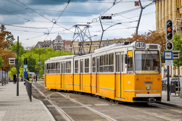 Sử dụng phương tiện c&ocirc;ng cộng khi định cư Hungary