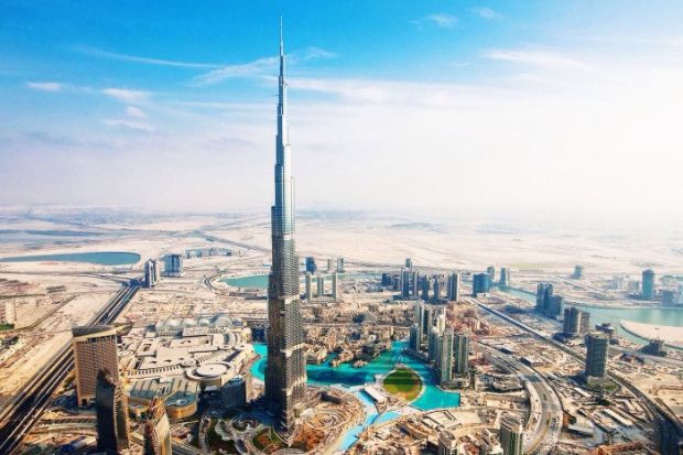 D&ograve;ng s&ocirc;ng nh&acirc;n tạo sa mạc UAE - T&ograve;a nh&agrave; Burj Khalifa