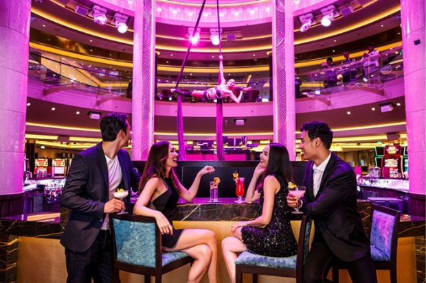 Du thuyền Genting Dream - Bar 360 độ