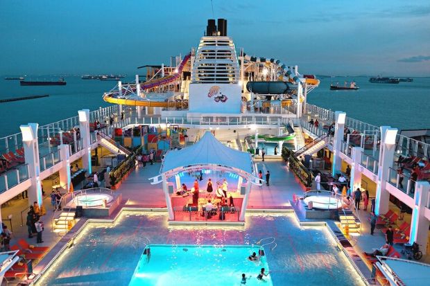 Du thuyền Genting Dream - Công viên nước trên biển