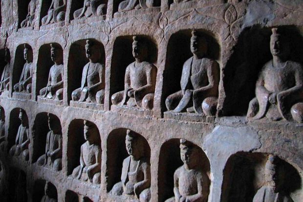 Hang động Long Môn - Nhiều bức tượng nhỏ