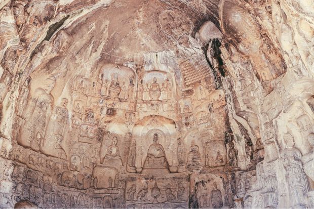 Hang động Long Môn - Các hình ảnh chạm khắc