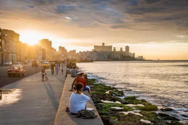 Havana cổ k&iacute;nh - Con đường đ&aacute; ven biển Malecon