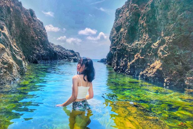 H&ograve;n Tranh Ph&uacute; Qu&yacute; - Tắm biển