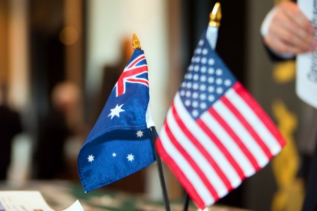 Nên định cư ở Úc hay Mỹ? Định cư ở đâu dễ dàng hơn?