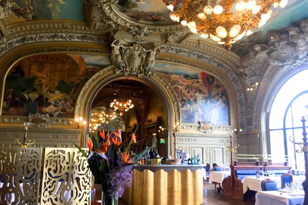 Nh&agrave; h&agrave;ng Le Train Bleu - Đẹp từng chi tiết