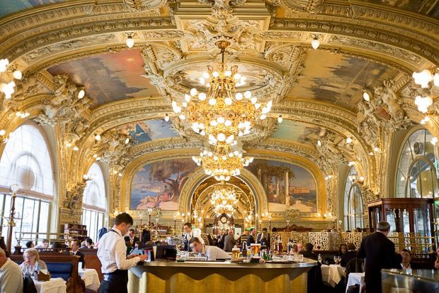 Nh&agrave; h&agrave;ng Le Train Bleu - Dịch vụ tuyệt vời