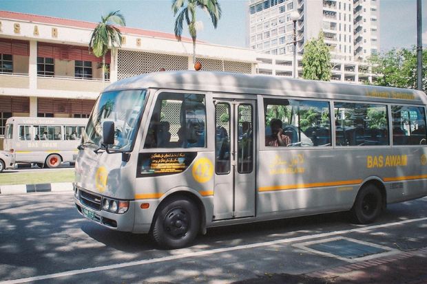 Nhà thờ Hồi giáo dát vàng Jame Asr Hassanil Bolkiah - Xe buýt