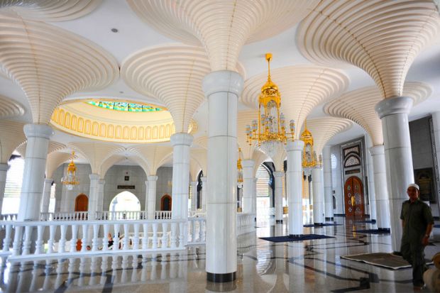 Nhà thờ Hồi giáo dát vàng Jame Asr Hassanil Bolkiah - Kiến trúc chi tiết bên trong