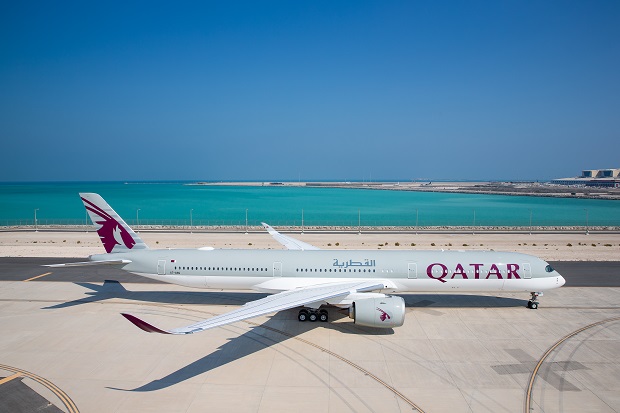 v&eacute; m&aacute;y bay Qatar Airways