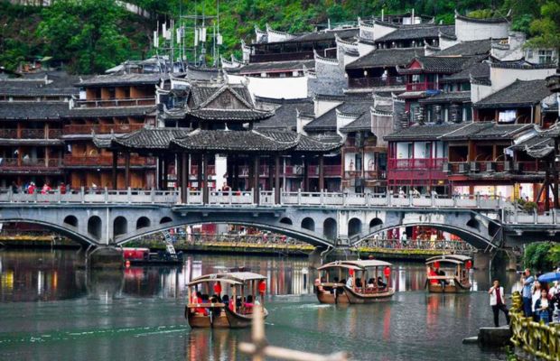 Tour Phượng Hoàng Cổ Trấn – Trương Gia Giới 5N4Đ Trọn Gói Giá Tốt
