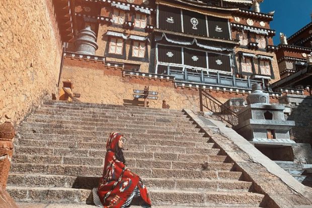 Tu viện Songzanlin - Du kh&aacute;ch chụp ảnh