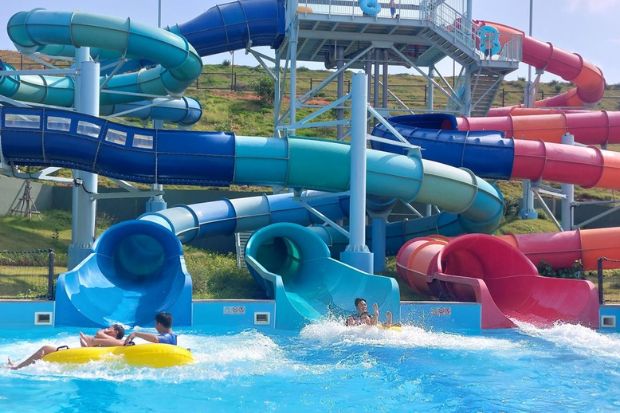 Wonderland Water Park - Đường Đua Cá Ngựa và Tôm Xoáy Đại Dương