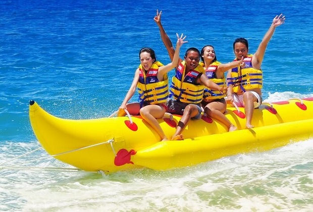 đảo san hô koh larn - thử thách với thuyền chuối Banana Boat
