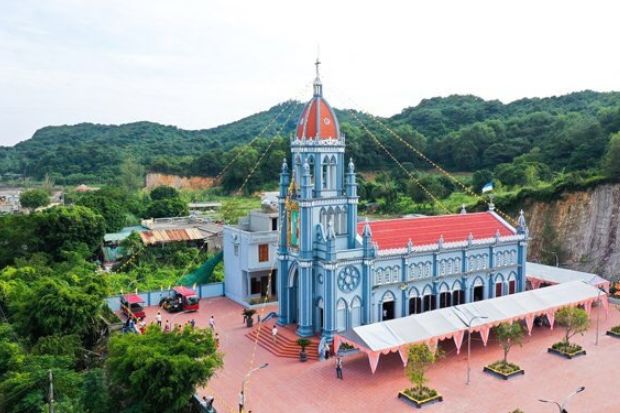 Đảo Thanh L&acirc;n - Nh&agrave; thờ gi&aacute;o họ