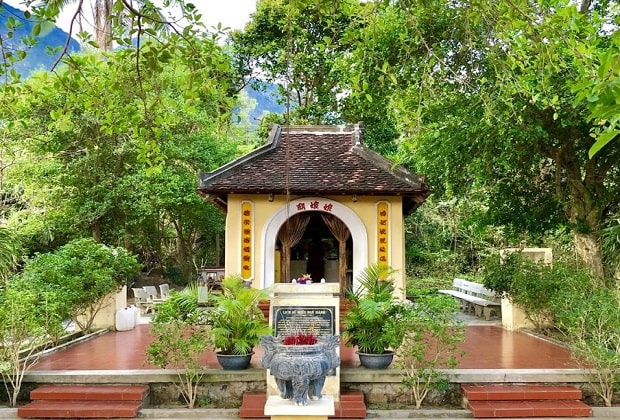 du lịch t&acirc;m linh c&ocirc;n đảo - miếu năm c&ocirc;