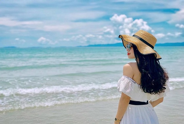 hải đăng c&ocirc; t&ocirc; - b&atilde;i tắm hồng v&agrave;n