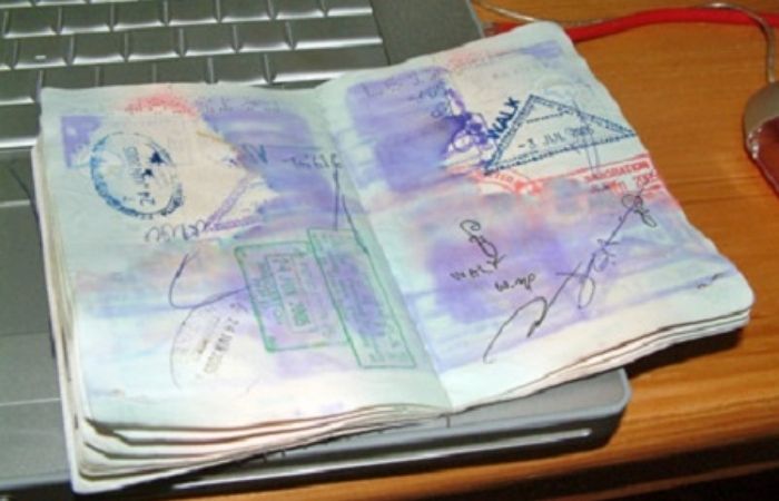 hộ chiếu bị rách