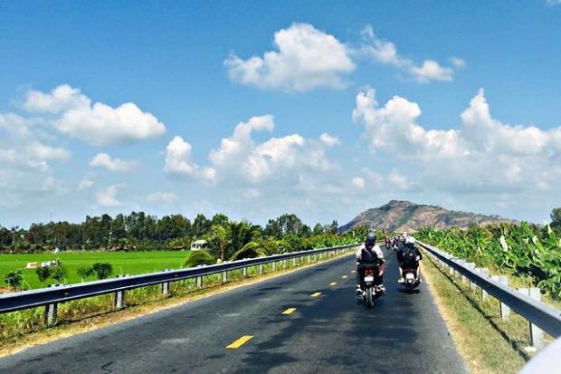 Khu du lịch Núi Cấm - Xe máy