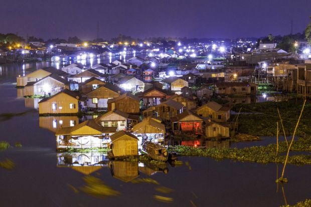 Làng bè Châu Đốc - Làng bè về đêm