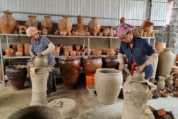 Làng gốm Bàu Trúc - Làm gốm không cần bàn xoay