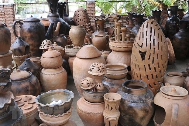 Làng gốm Bàu Trúc - Hoa văn, tạo hình độc đáo