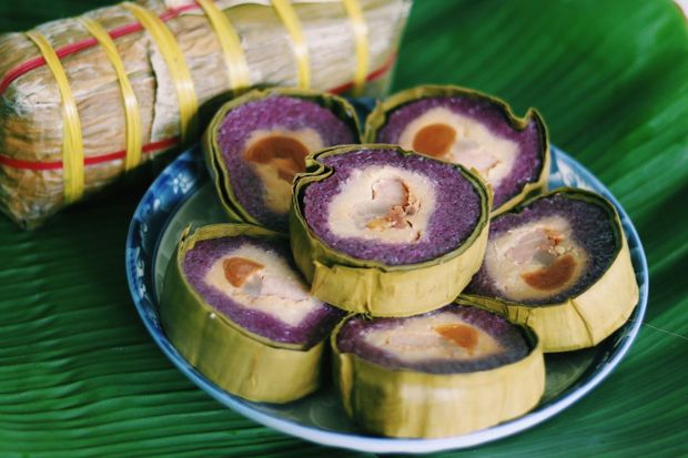 Món ăn ngon ở Cần Thơ - Bánh tét lá cẩm