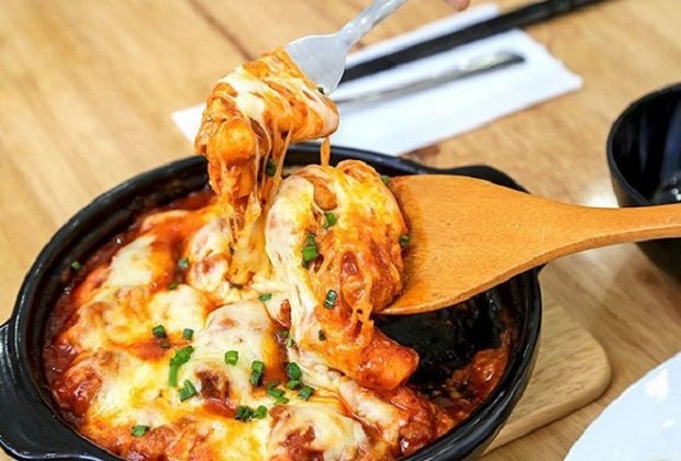 món ngon hàn quốc - gà sốt cay phô mai