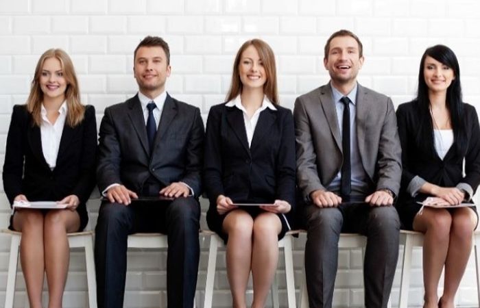 h&atilde;y ăn mặc gọn g&agrave;ng, lịch sự