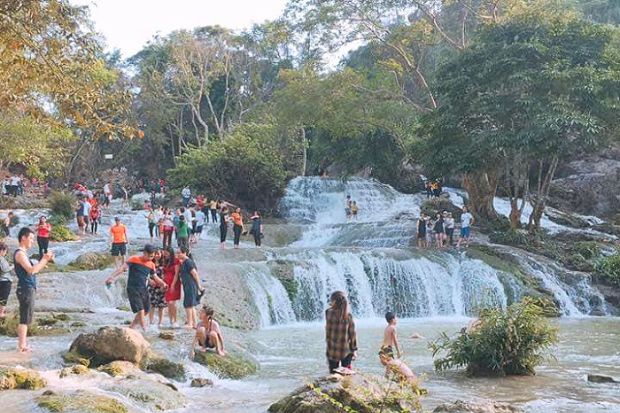 Thác Đăng Mò - Tấp nập du khách