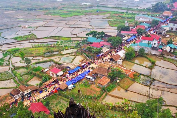 Thi&ecirc;n đường xanh P&ugrave; Lu&ocirc;ng - Chợ phi&ecirc;n phố Đ&ograve;n