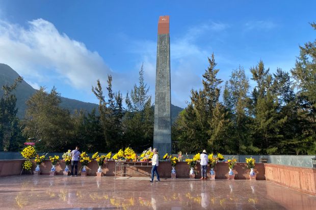 Tour Côn Đảo đi tàu cao tốc - Nghĩa trang Hàng Dương